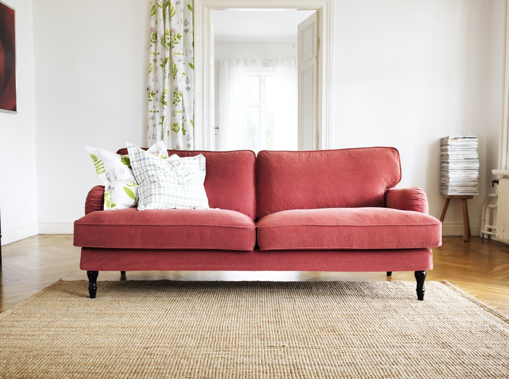 Read more about the article What are English Roll Arm Sofas, and how do I pick the right one for me?